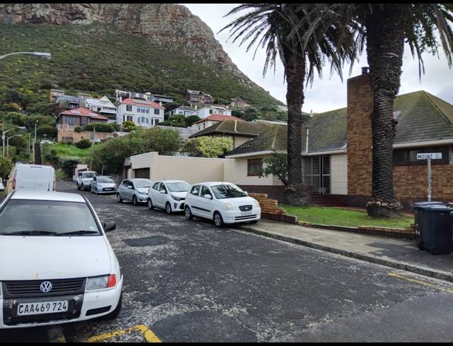 200M² OFFICE FOR SALE IN MUIZENBERG